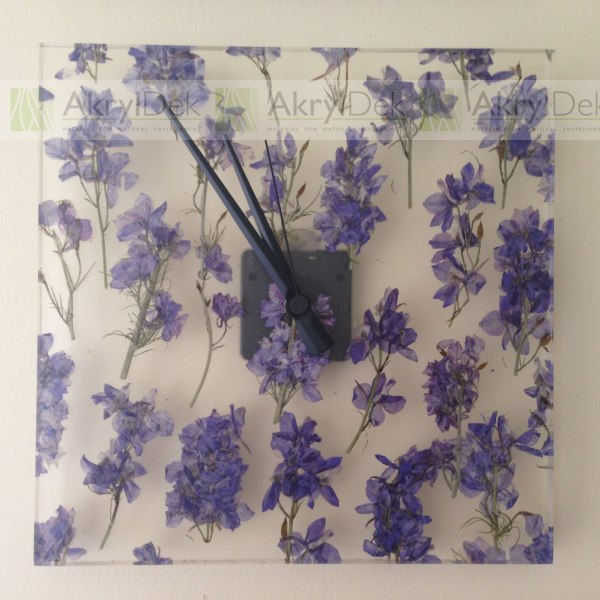 Resin wall clock with flowers